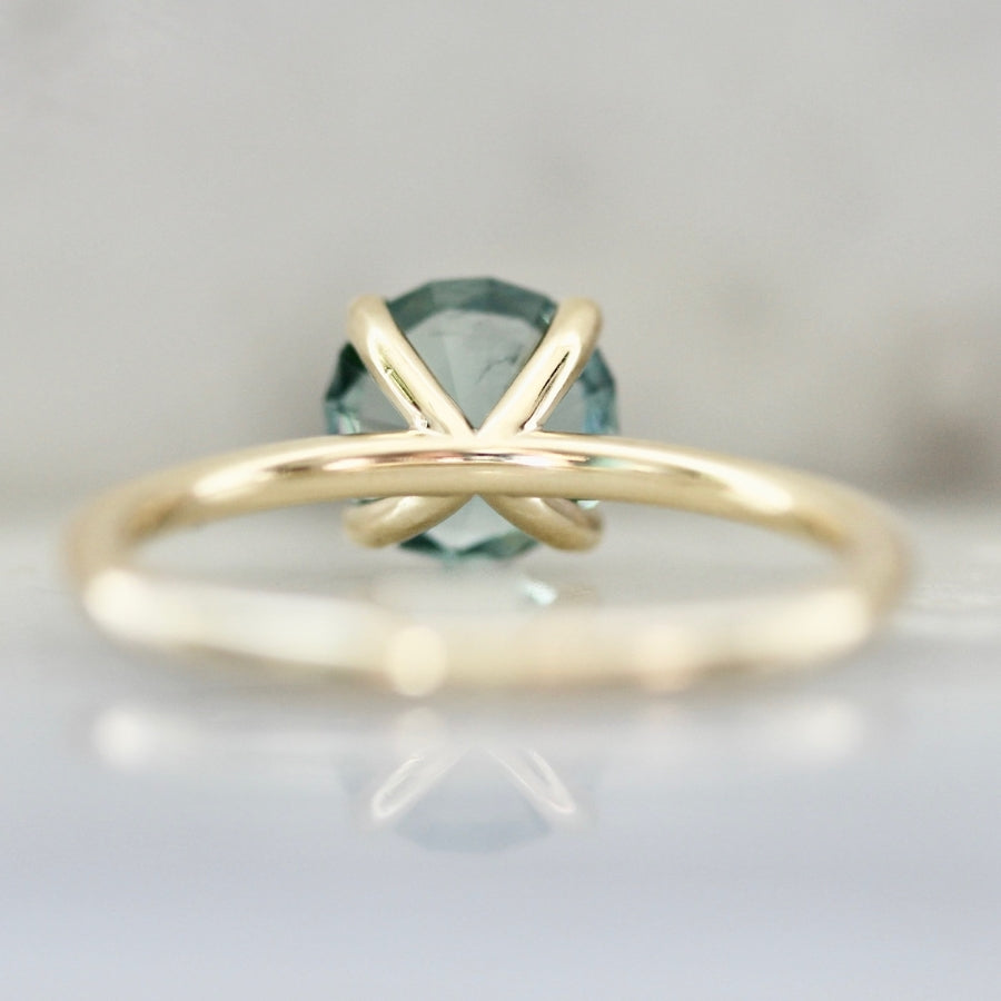 
            1.73 Carat Stella Teal Round Brilliant Cut Sapphire Ring