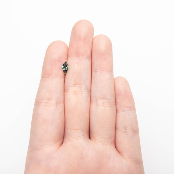 ホットストーン 0.87ct 9.45x4.88x3.46mm Kite Step Cut Sapphire 27363-13 - Gem