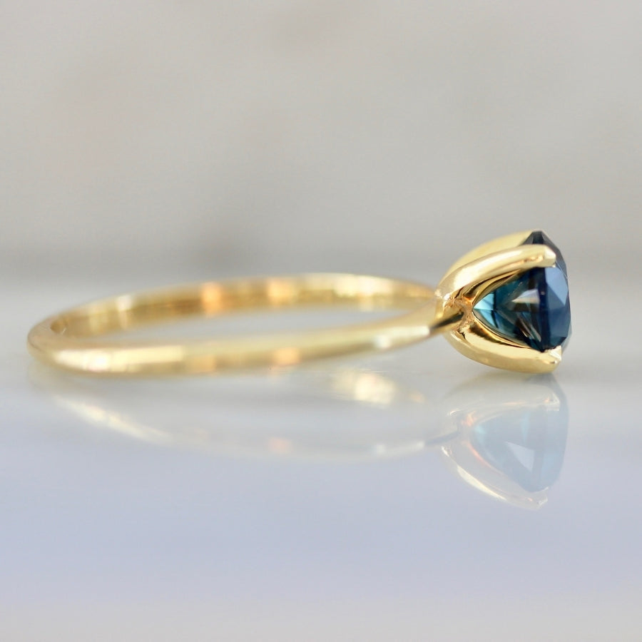 
            1.25 Carat Stella Blue-Green Round Cut Sapphire Ring