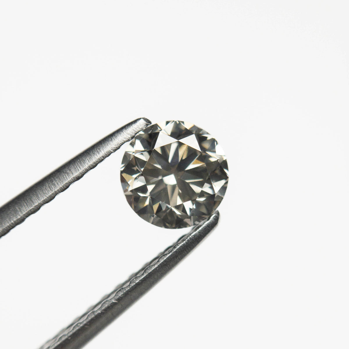 
            0.60ct 5.14x5.12x3.50mm Fancy Grey Round Brilliant 18968-17