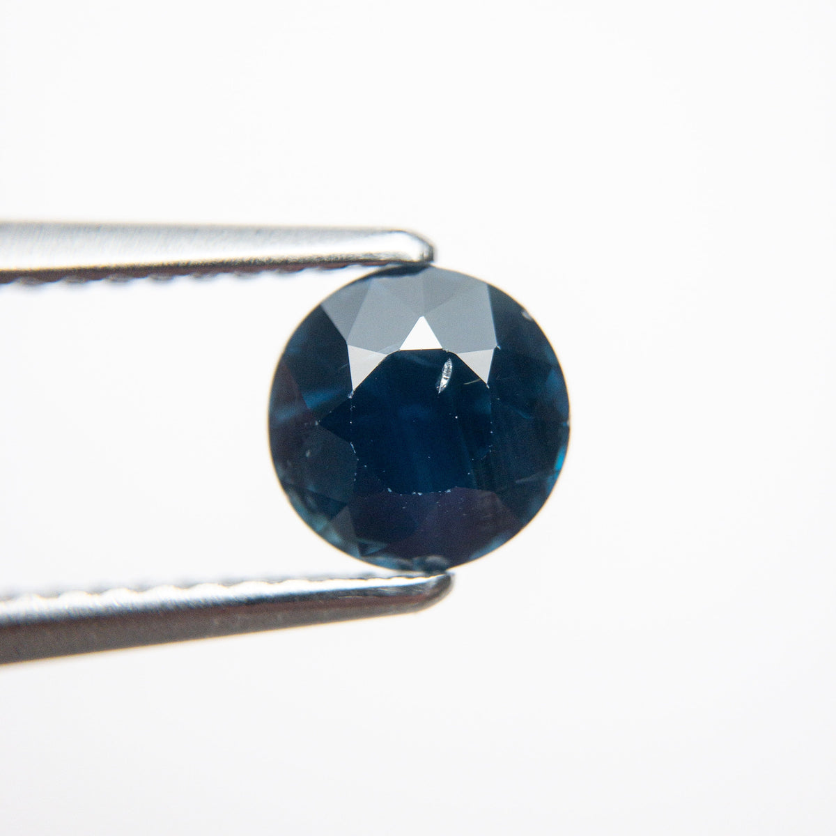 
            1.55ct 6.49x6.42x4.62mm Round Brilliant Sapphire 18971-22 - Misfit Diamonds