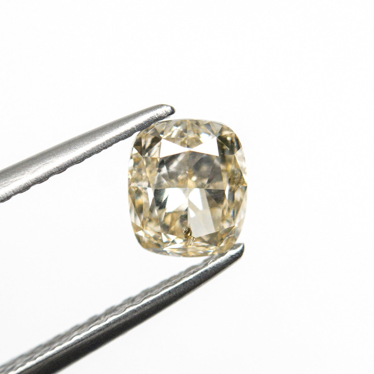 
            1.01ct 5.87x5.02x3.61mm SI2 C3 Cushion Brilliant 19293-10