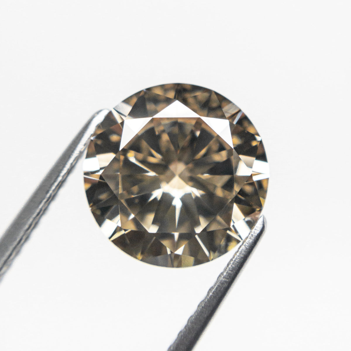 
            3.01ct 9.44x9.37x5.32mm VS1 C5 Round Brilliant 19910-02