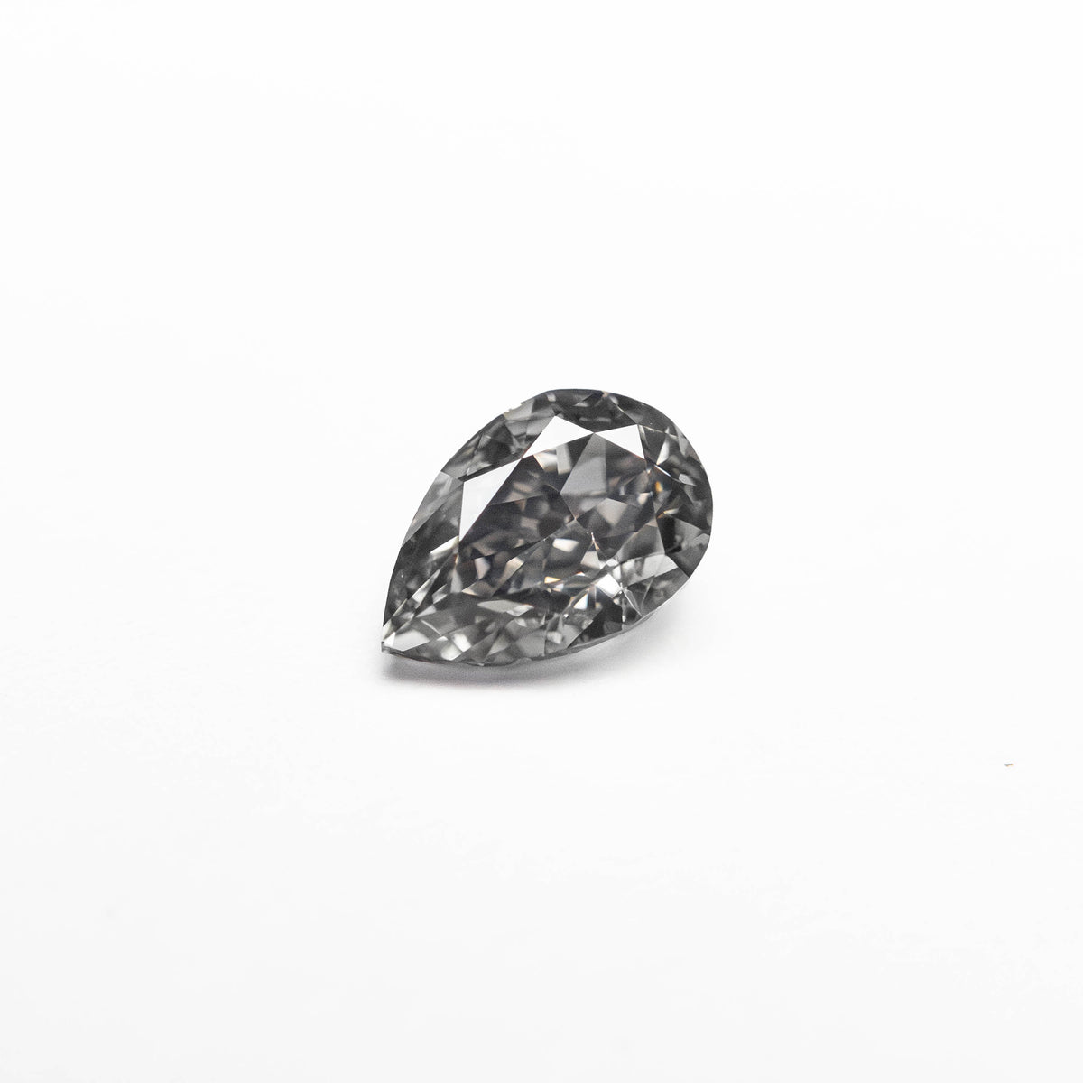 
            0.40ct 5.57x3.75x2.60mm Pear Brilliant 19923-48