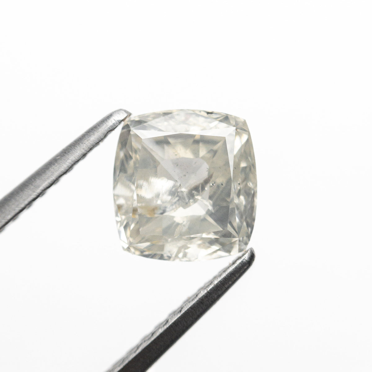 
            1.61ct 6.88x6.49x3.99mm Cushion Brilliant 20023-03