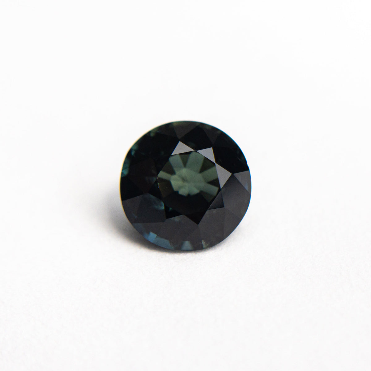 
            1.39ct 6.45x6.42x4.21mm Round Brilliant Sapphire 20674-09