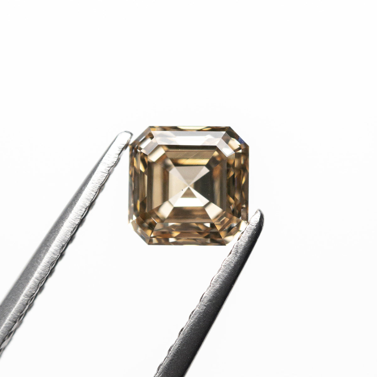 
            1.00ct 5.20x5.15x3.66mm VS2 C6 Cut Corner Square Step Cut 20706-04