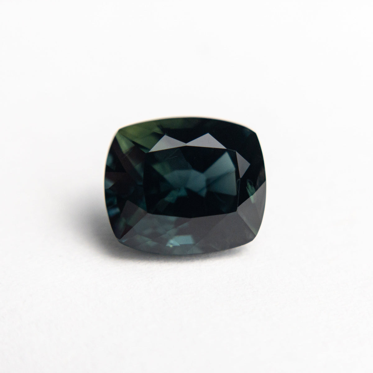 
            2.29ct 7.92x6.75x4.93mm Cushion Brilliant Sapphire 20963-05