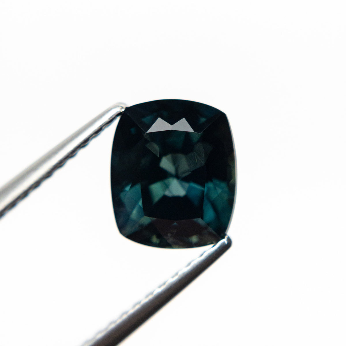 
            2.29ct 7.92x6.75x4.93mm Cushion Brilliant Sapphire 20963-05