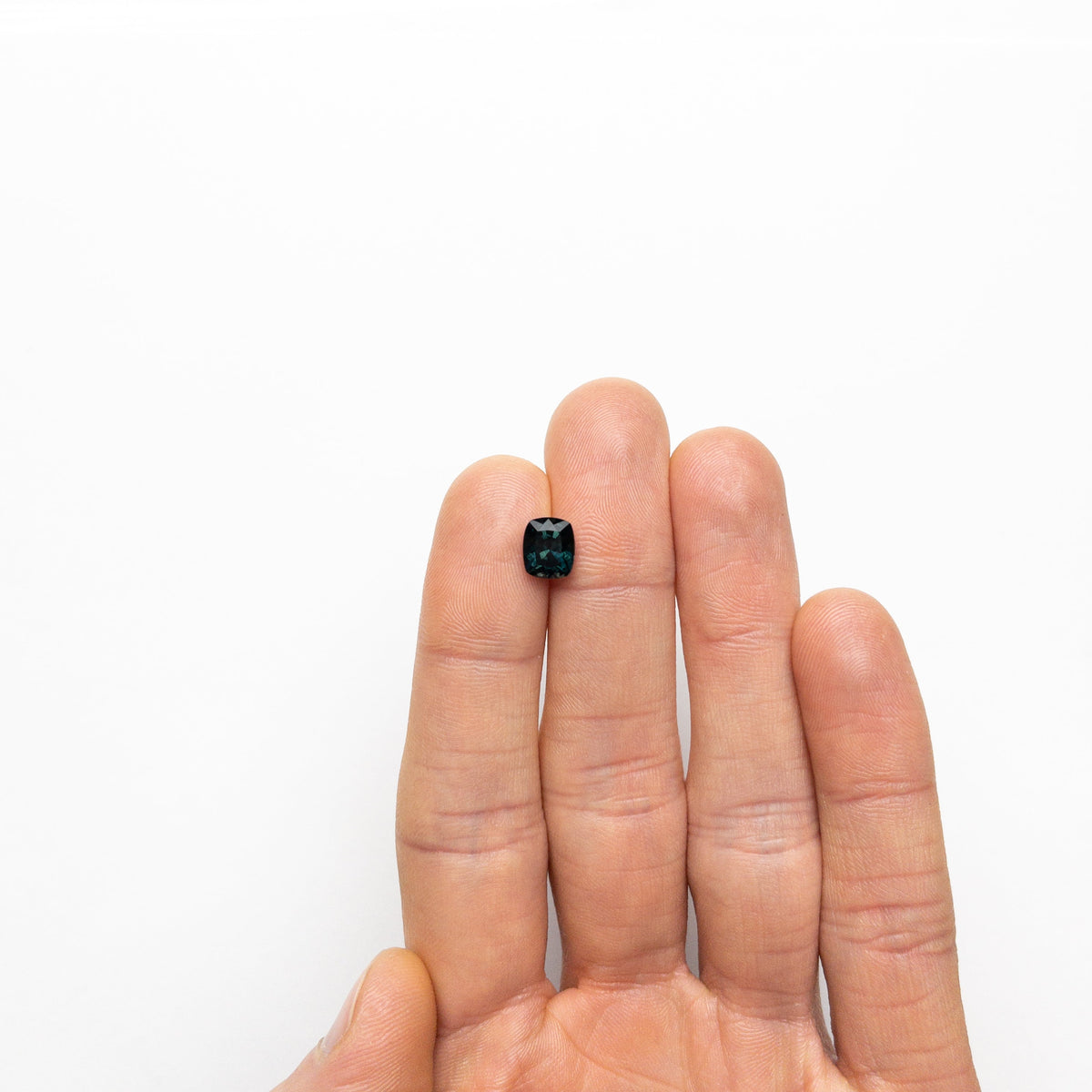 
            2.29ct 7.92x6.75x4.93mm Cushion Brilliant Sapphire 20963-05