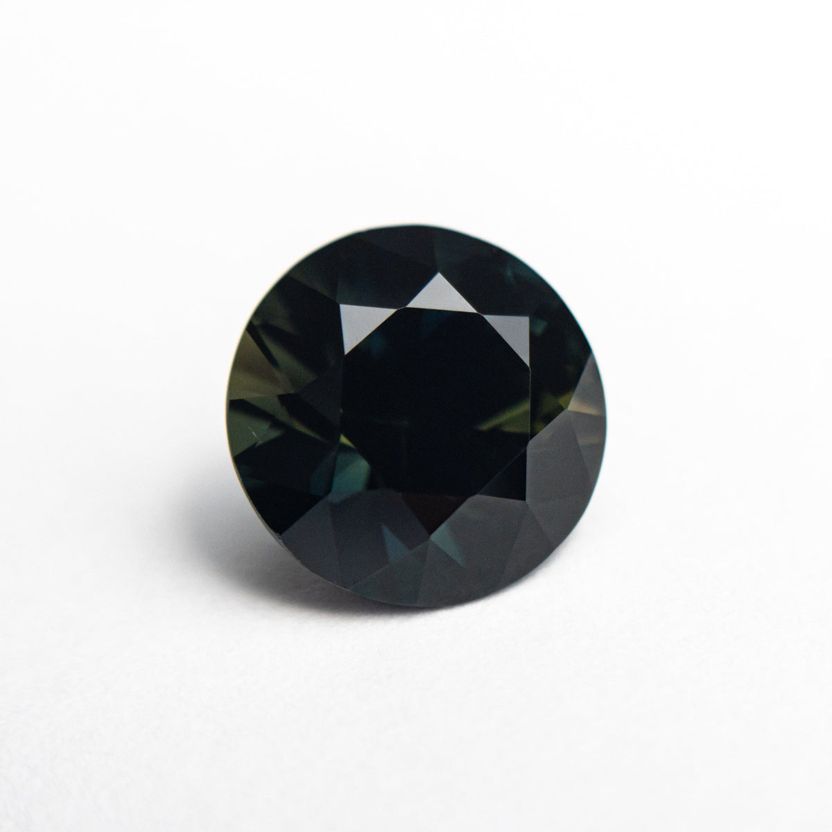 
            2.71ct 8.47x8.40x5.65mm Round Brilliant Sapphire 20992-05