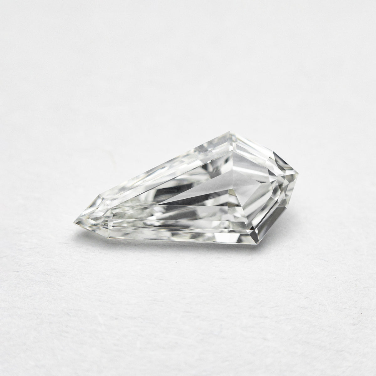 
            0.70ct 10.00x5.10x2.21mm VS2 G Kite Step Cut 21690-05