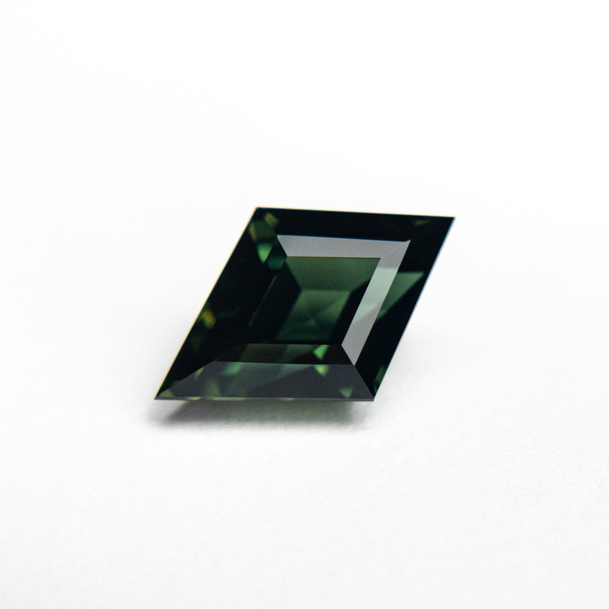 
            1.92ct 10.54x6.85x4.65mm Lozenge Step Cut Sapphire 22298-01