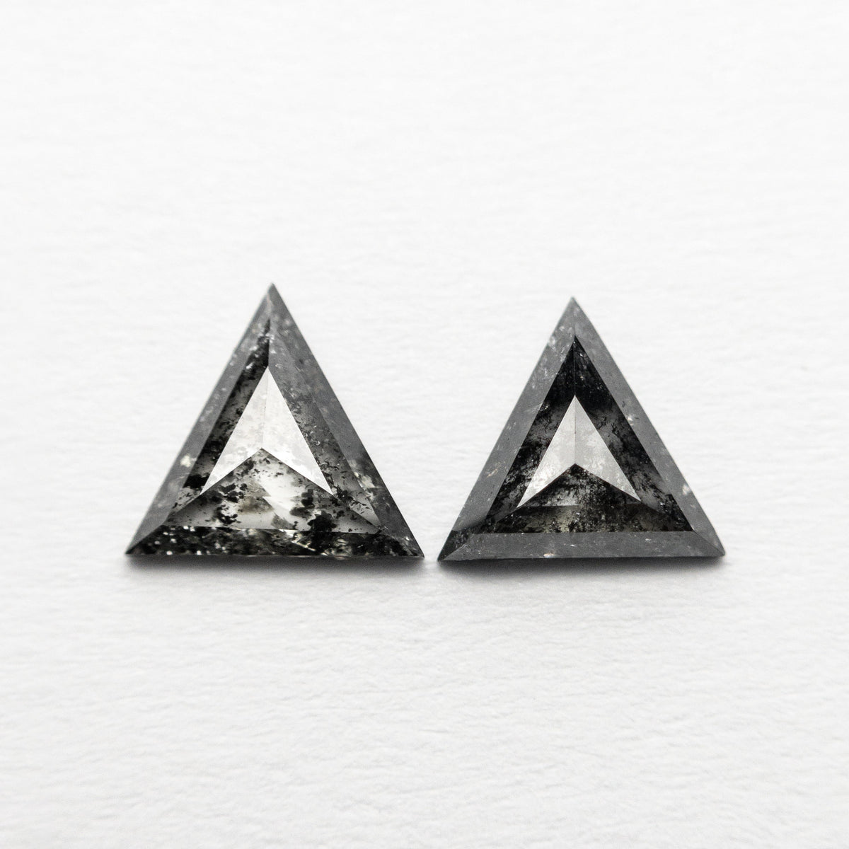 
            0.62cttw 2pc 5.14x6.25x1.51mm 4.97x5.93x1.88mm Triangle Rosecut Matching Pair 22381-22