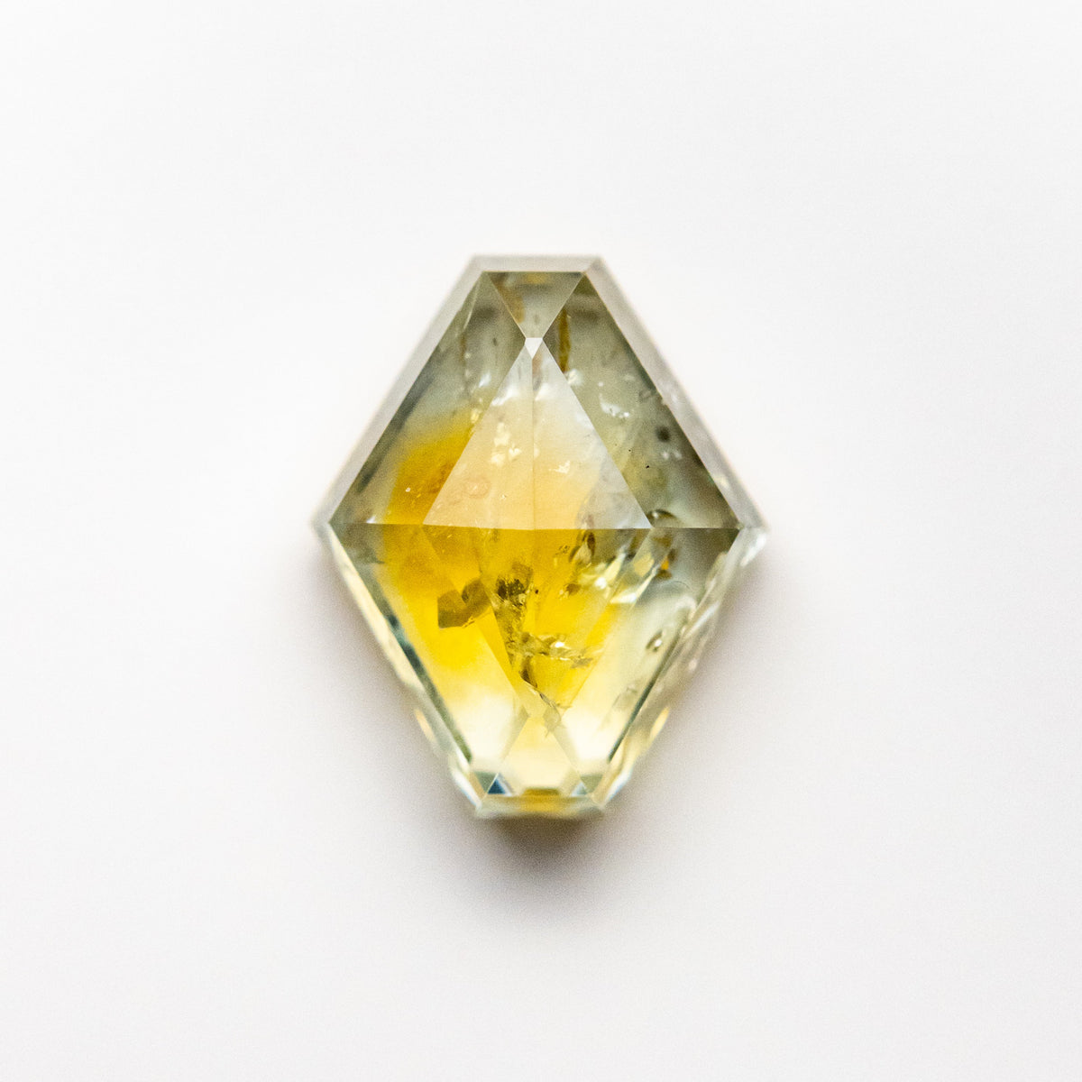 
            1.56ct 8.08x6.42x3.50mm Yellow-Green Hexagon Rosecut Sapphire 22434-103