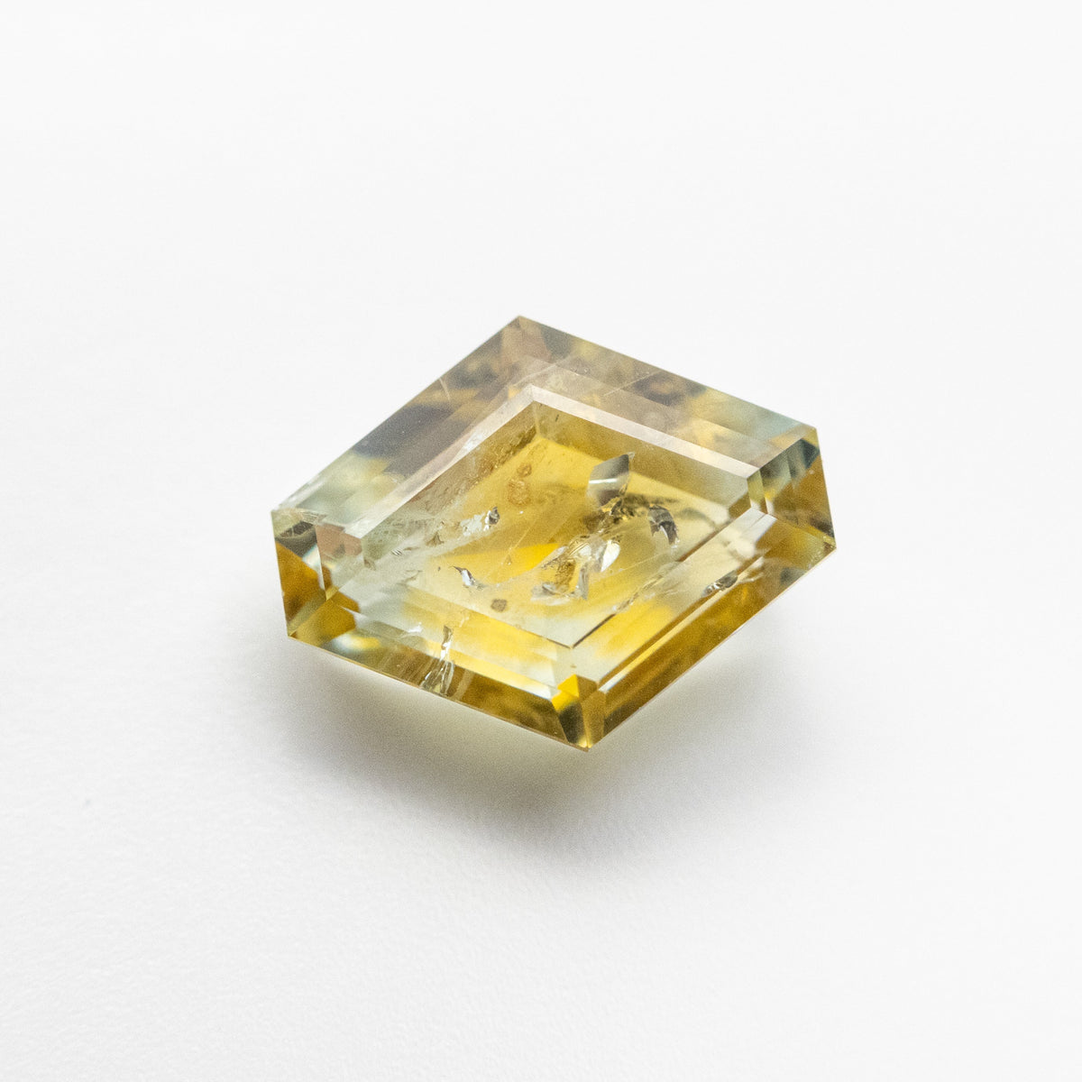 
            1.56ct 8.08x6.42x3.50mm Yellow-Green Hexagon Rosecut Sapphire 22434-103