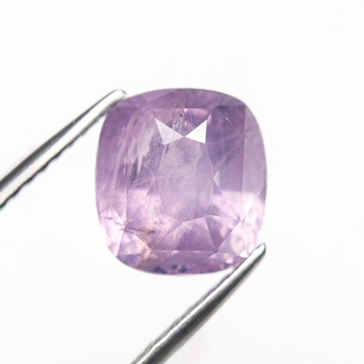 
            4.57ct 8.95x8.29x6.70mm Cushion Brilliant Sapphire 22576-01