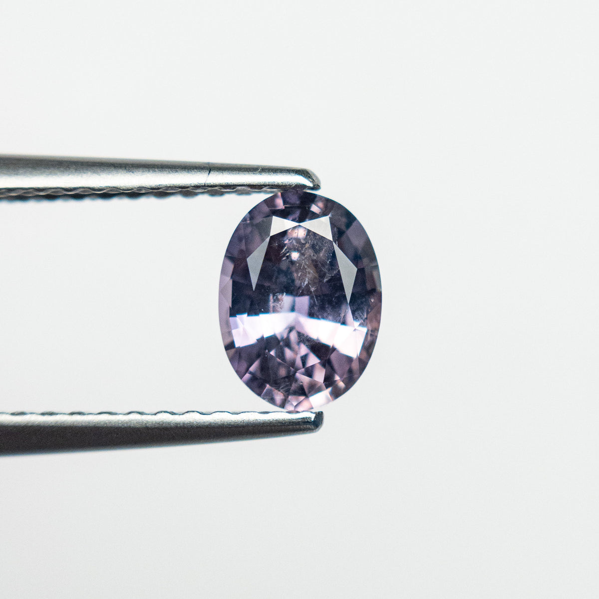 
            0.91ct 6.77x5.06x3.35mm Oval Brilliant Sapphire 22696-03