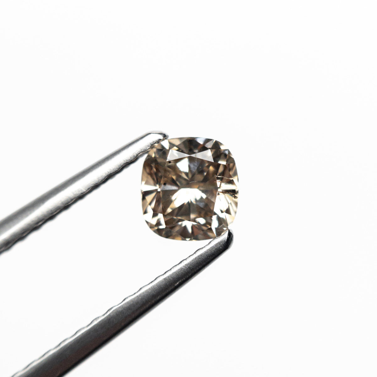 
            0.48ct 4.81x4.52x2.94mm SI2 C5 Cushion Brilliant 22752-14