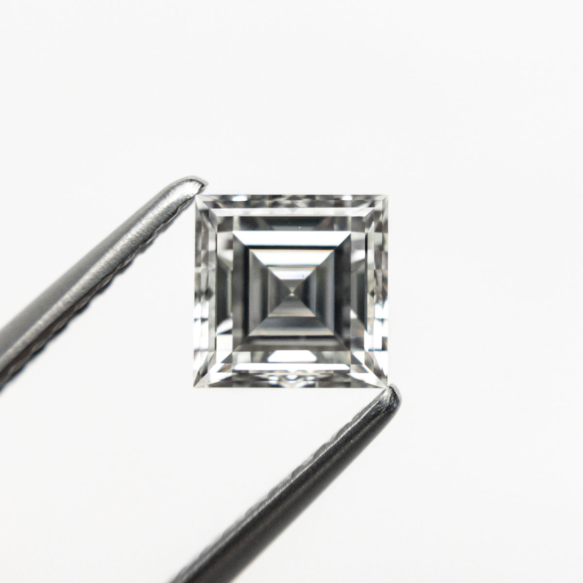 
            0.83ct 5.38x5.38x3.15mm GIA F VS2 Carré Step Cut 23033-01