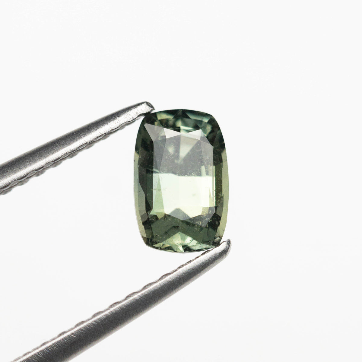 
            0.96ct 6.61x4.32x3.50mm Cushion Brilliant Sapphire 23050-01