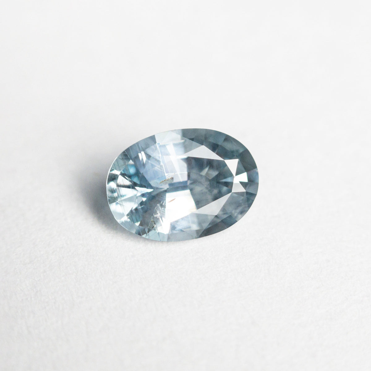 
            0.84ct 6.95x5.00x3.00mm Oval Brilliant Sapphire 23447-28