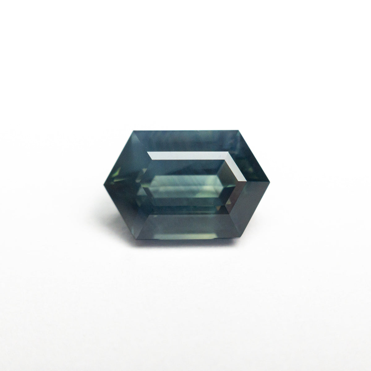 
            1.72ct 8.57x5.61x3.91mm Hexagon Step Cut Sapphire 23476-04