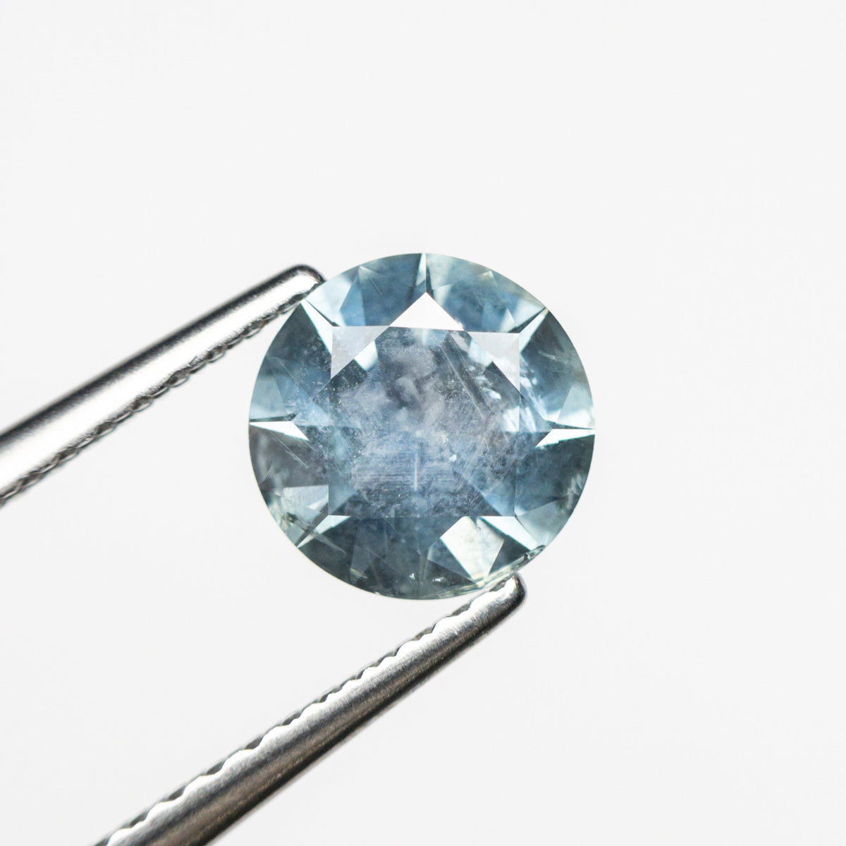 
            1.30ct 6.66x6.64x4.26mm Round Brilliant Sapphire 23686-09