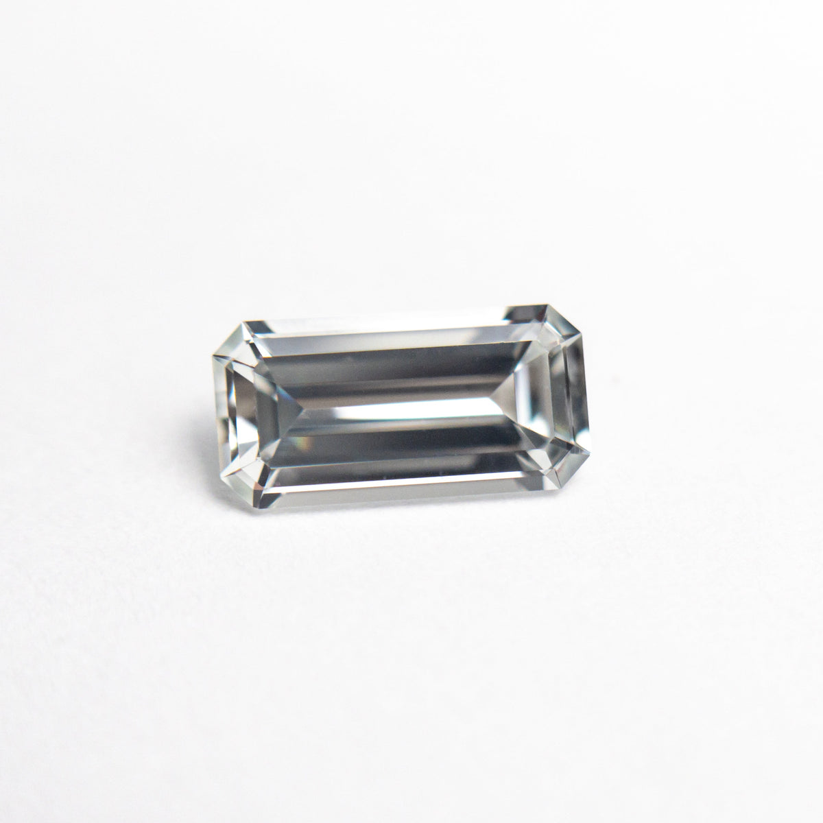 
            0.90ct 7.98x4.00x2.65mm Cut Corner Rectangle Step Cut Sapphire 23773-03