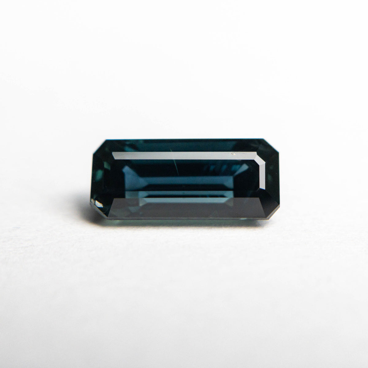 
            2.01ct 9.70x4.29x4.19mm Cut Corner Rectangle Step Cut Sapphire 23817-03