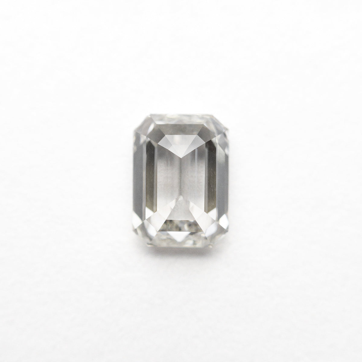 
            0.90ct 6.18x4.44x3.08mm VS1 C1 Cut Corner Rectangle Step Cut 24194-01