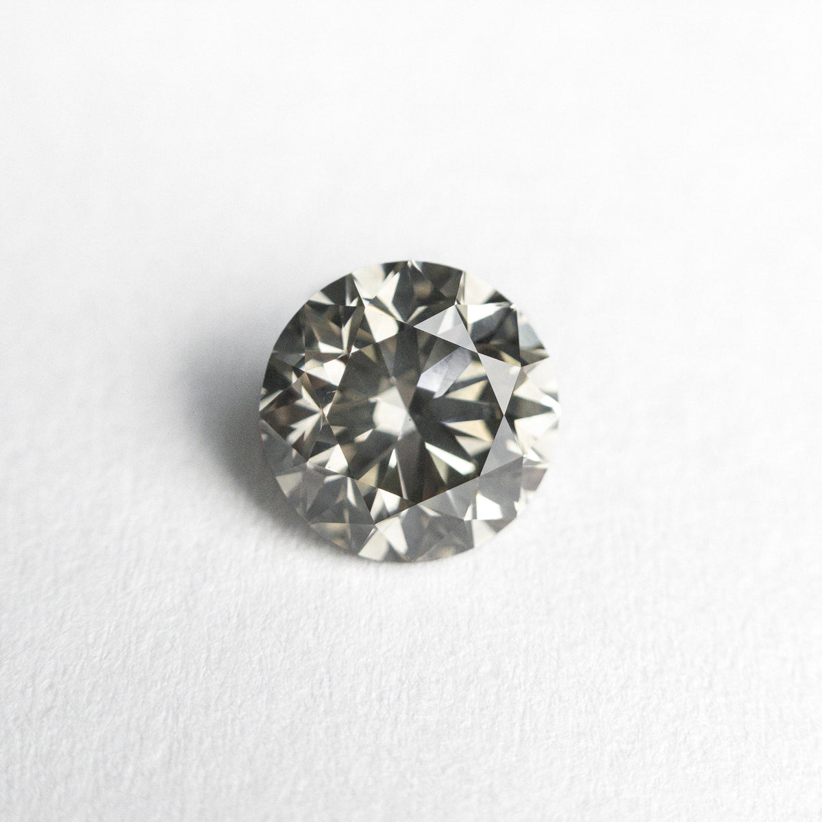 
            1.00ct 6.11x6.08x4.04mm SI1+ Fancy Grey Round Brilliant 24269-01