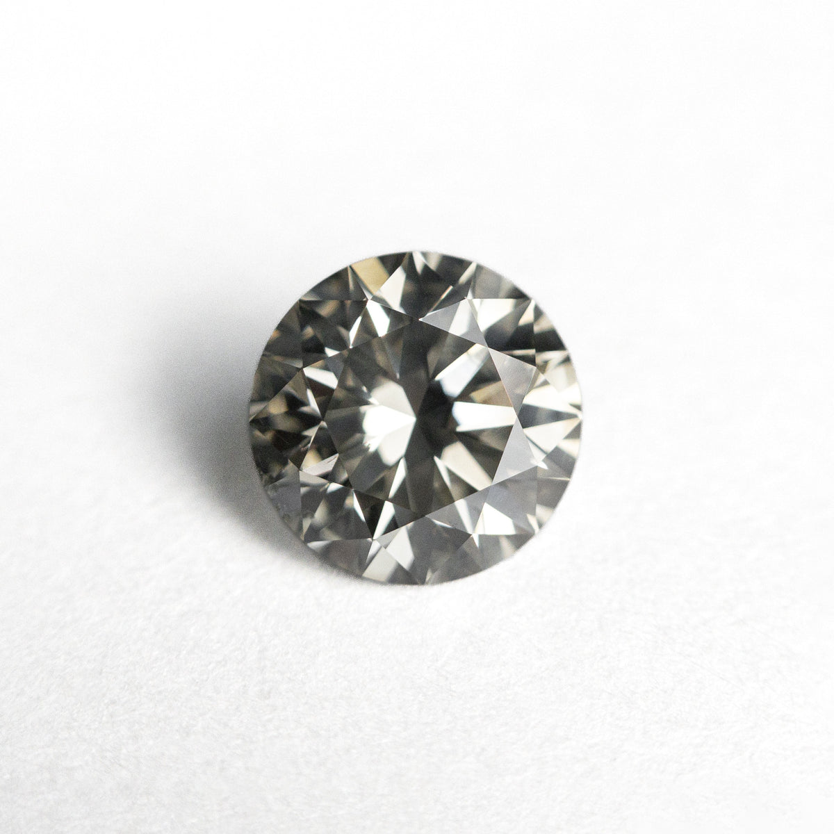 
            1.20ct 6.73x6.71x4.27mm SI1 Fancy Grey Round Brilliant 24270-01