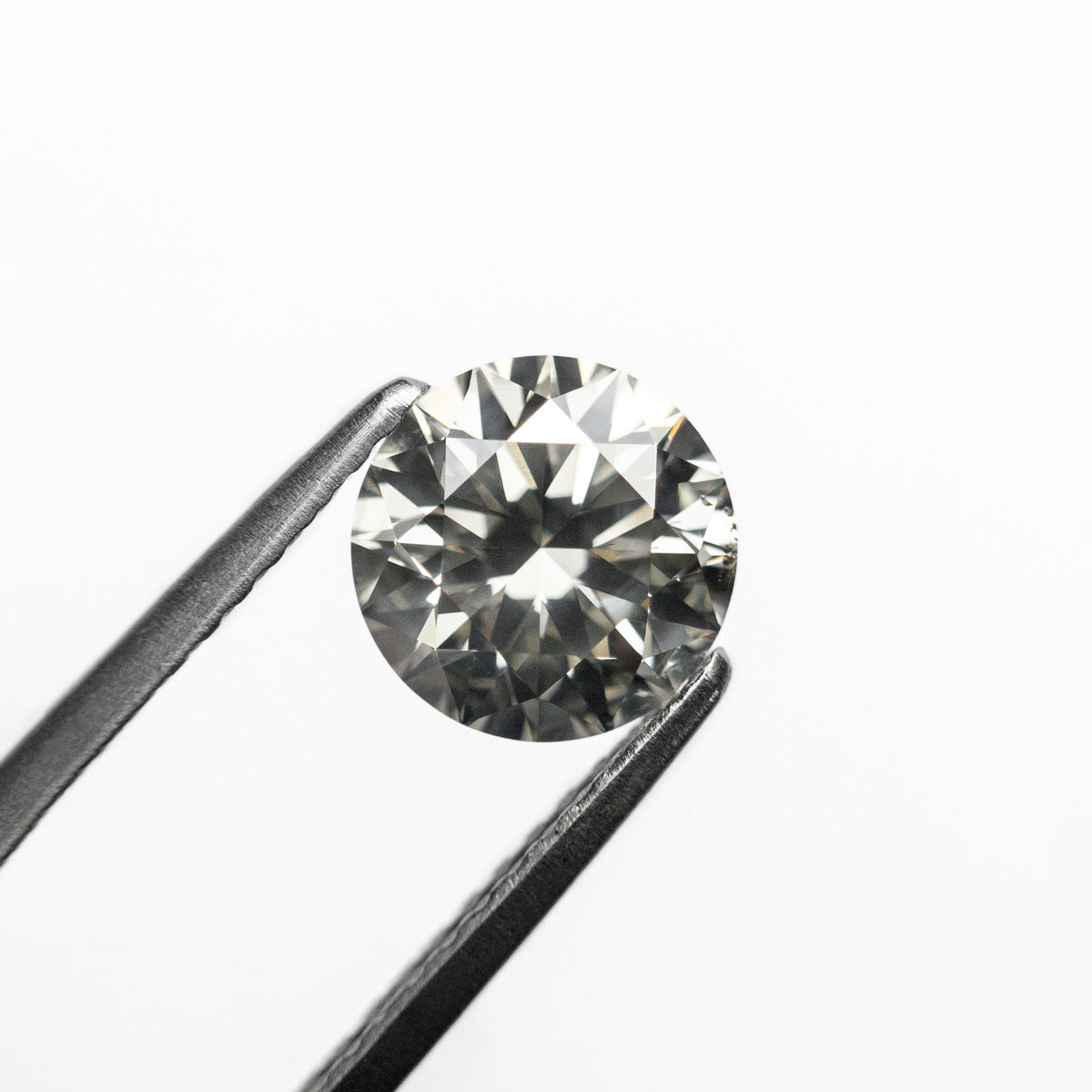 
            1.20ct 6.73x6.71x4.27mm SI1 Fancy Grey Round Brilliant 24270-01