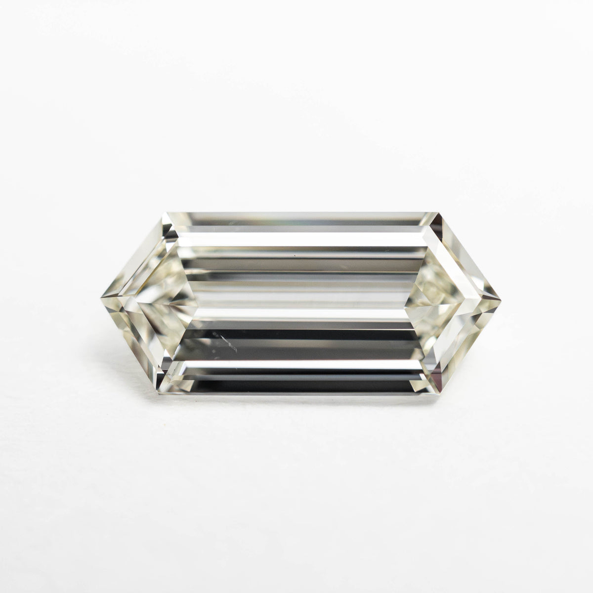 
            1.54ct 11.30x5.26x3.07mm VS+ K+ Hexagon Step Cut 24272-01