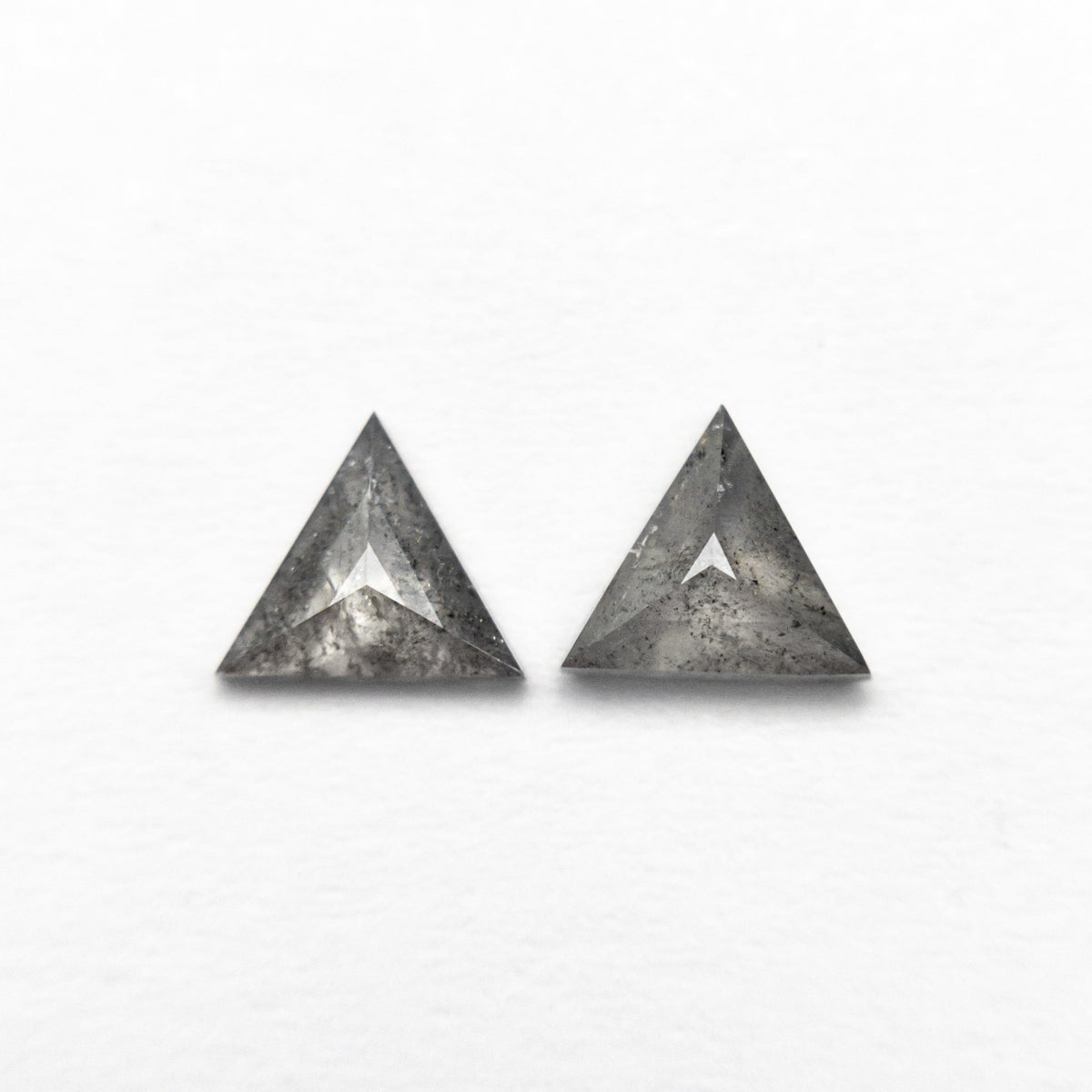 
            0.49cttw 2pc 5.12x4.44x1.49mm 5.13x4.51x2.05mm Triangle Rosecut Matching Pair 24457-01