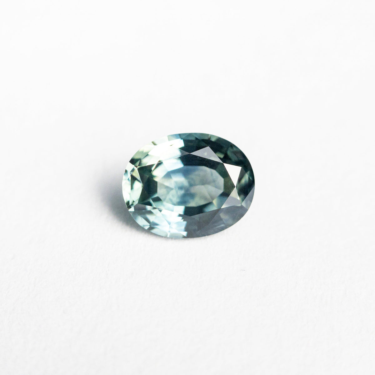 
            0.71ct 5.94x4.72x2.93mm Oval Brilliant Sapphire 24716-01