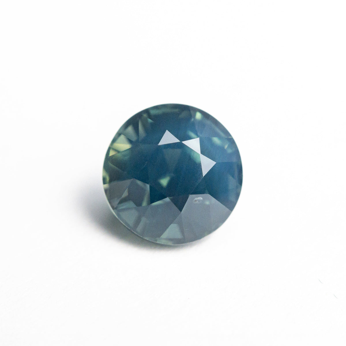 
            2.06ct 6.98x6.87x5.48mm Round Brilliant Sapphire 25052-01