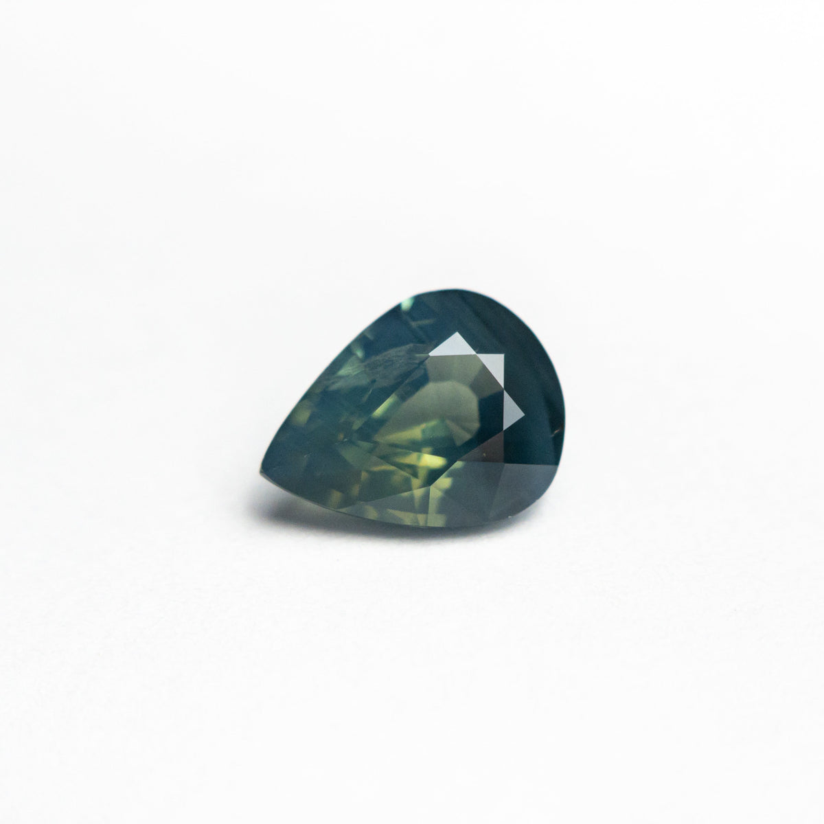 
            1.03ct 7.20x5.56x3.55mm Pear Brilliant Sapphire 25070-13