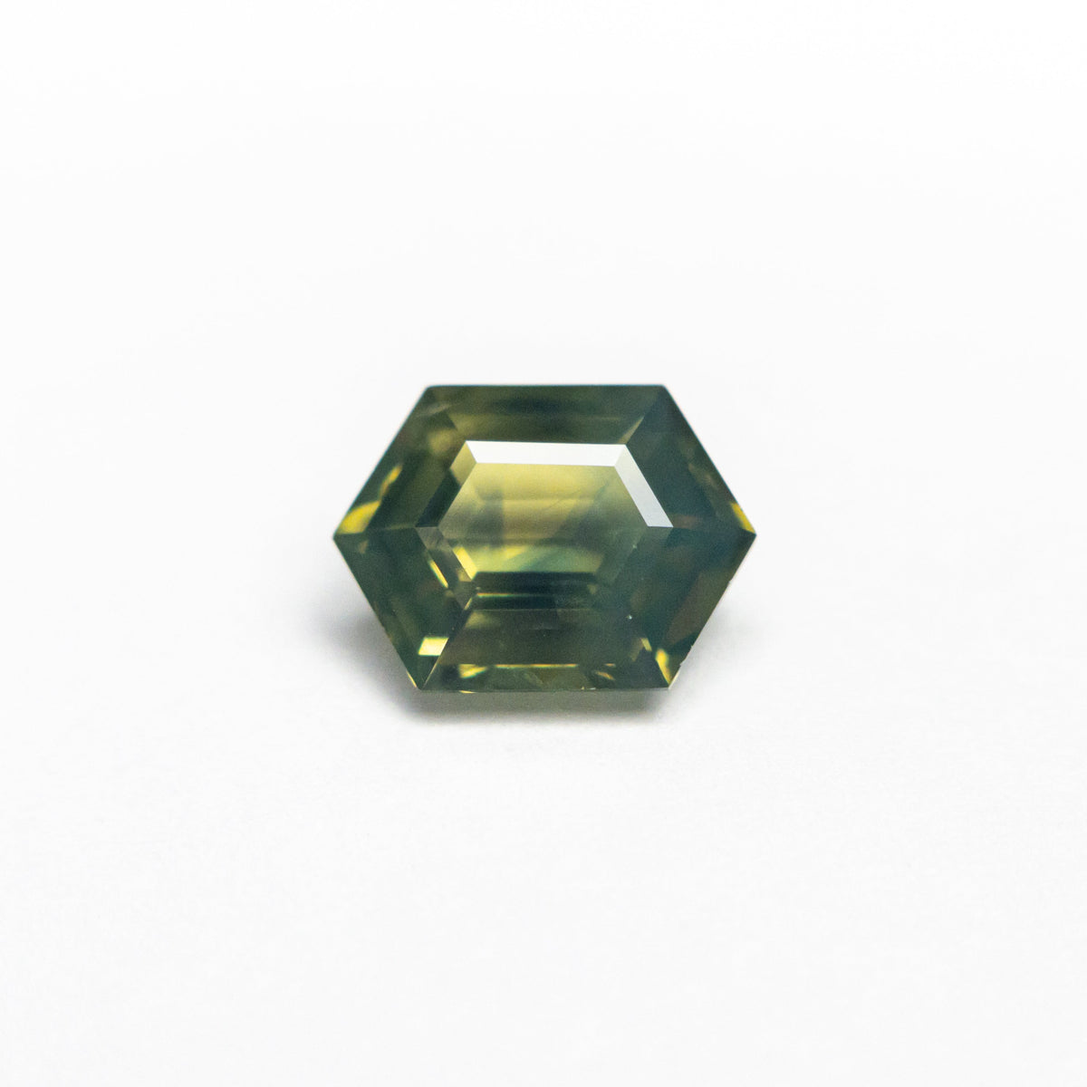 
            1.16ct 7.36x5.46x3.24mm Hexagon Step Cut Sapphire 25071-01