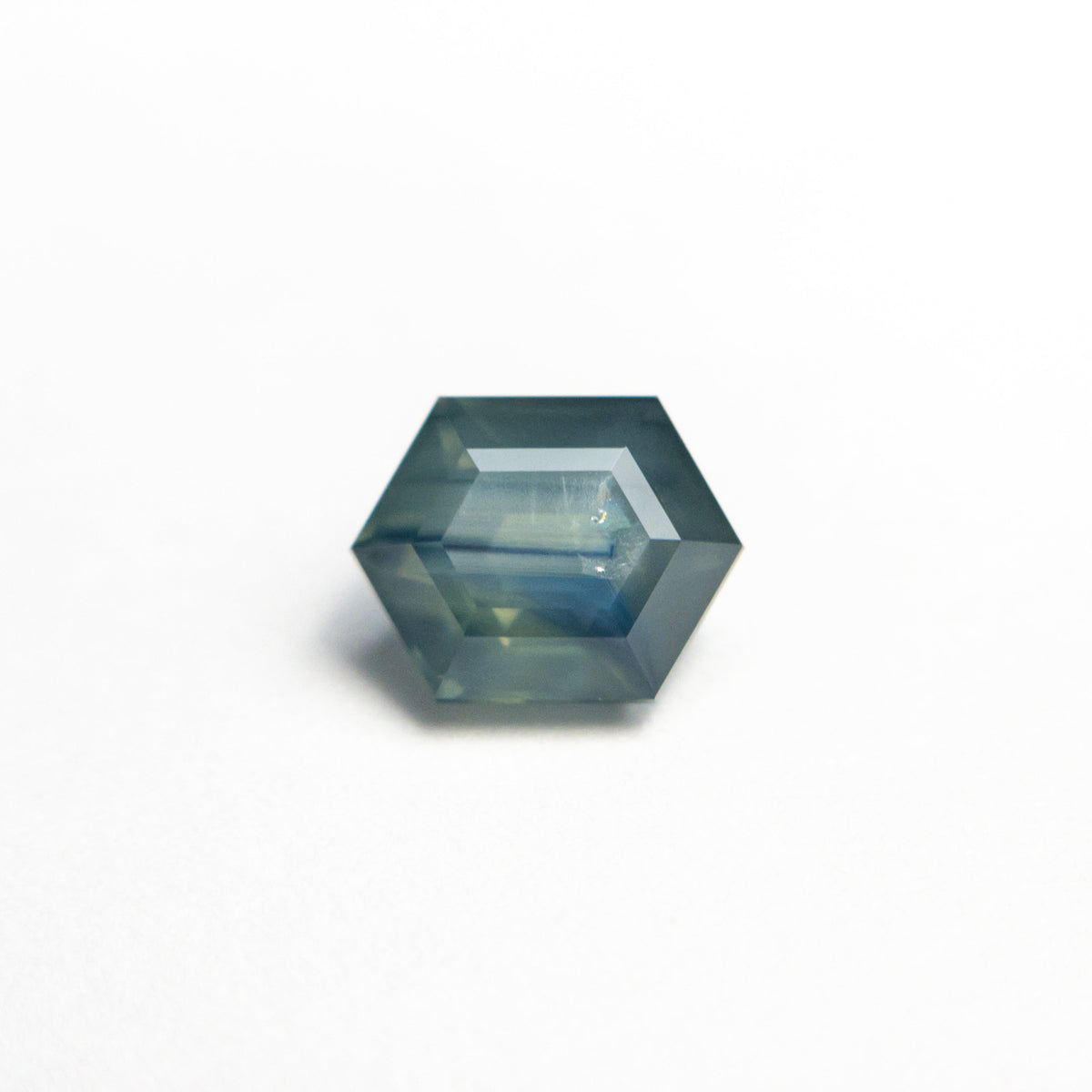 
            1.32ct 7.00x5.48x3.99mm Hexagon Step Cut Sapphire 25071-02