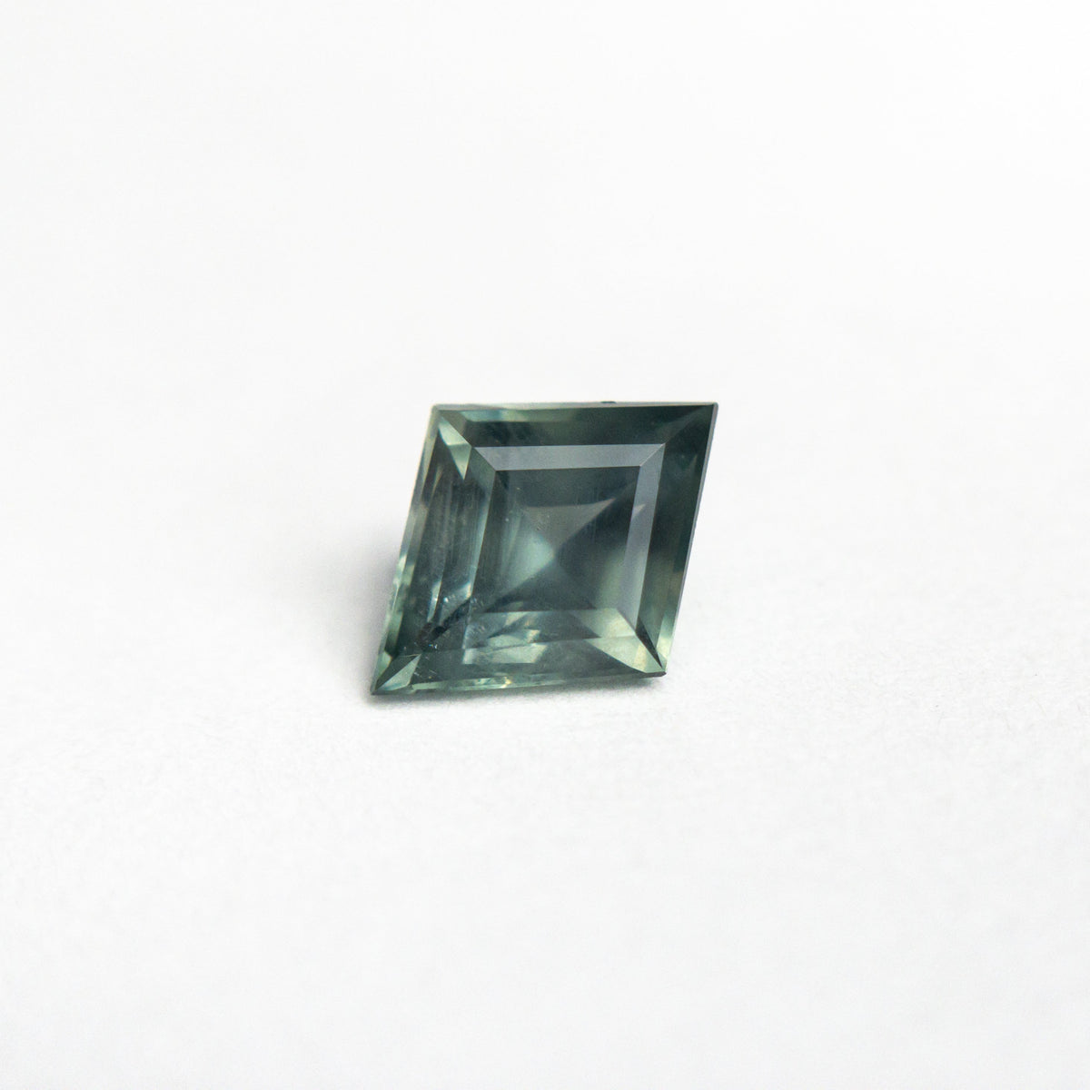 
            0.75ct 7.52x5.89x3.35mm Lozenge Step Cut Sapphire 25175-16