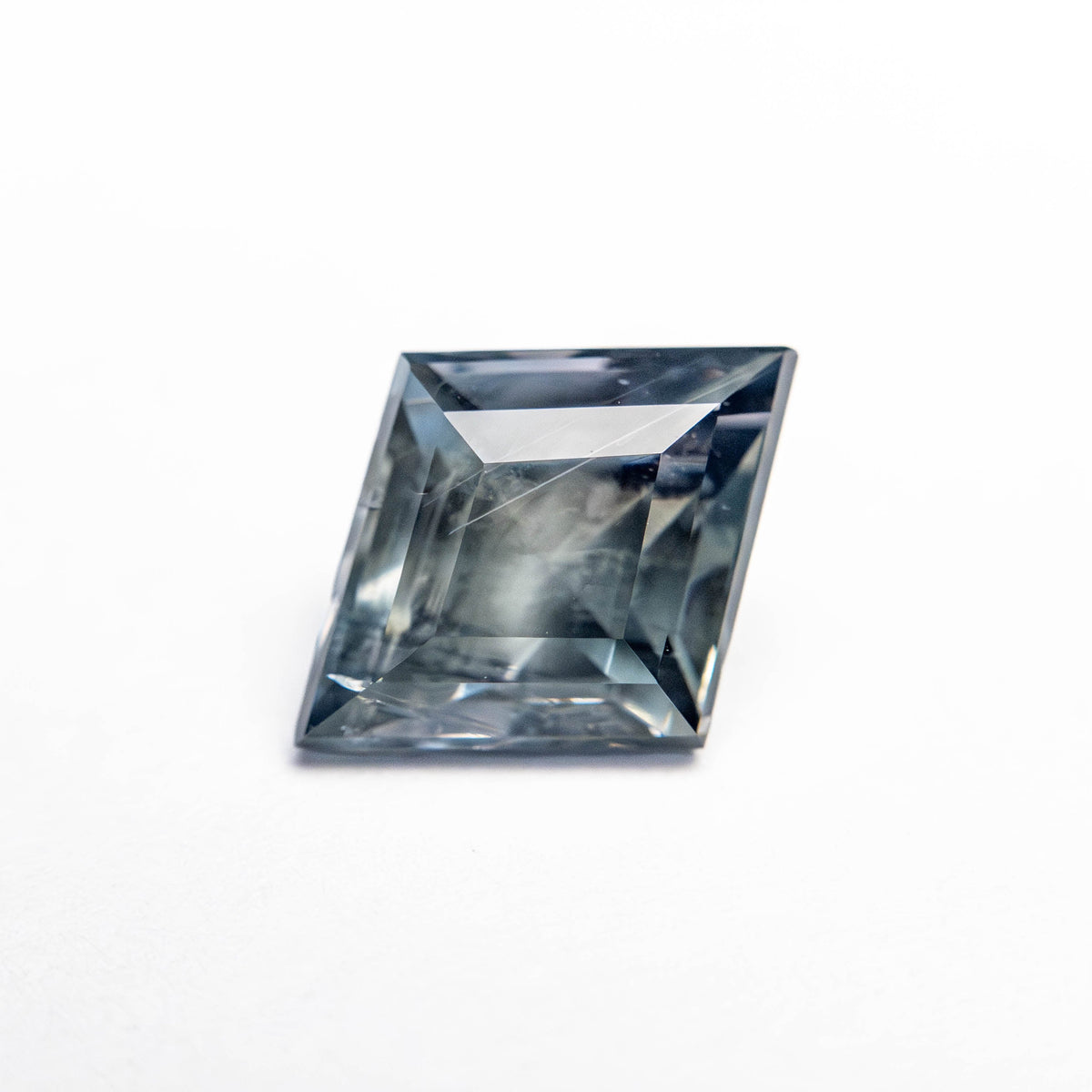 
            1.88ct 9.90x7.77x4.77mm Lozenge Step Cut Sapphire 25175-22