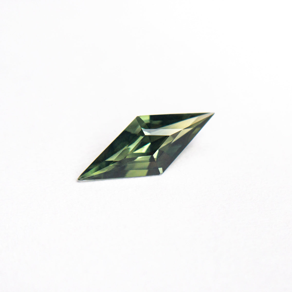 
            0.46ct 9.84x3.97x2.67mm Lozenge Step Cut Sapphire 25197-08