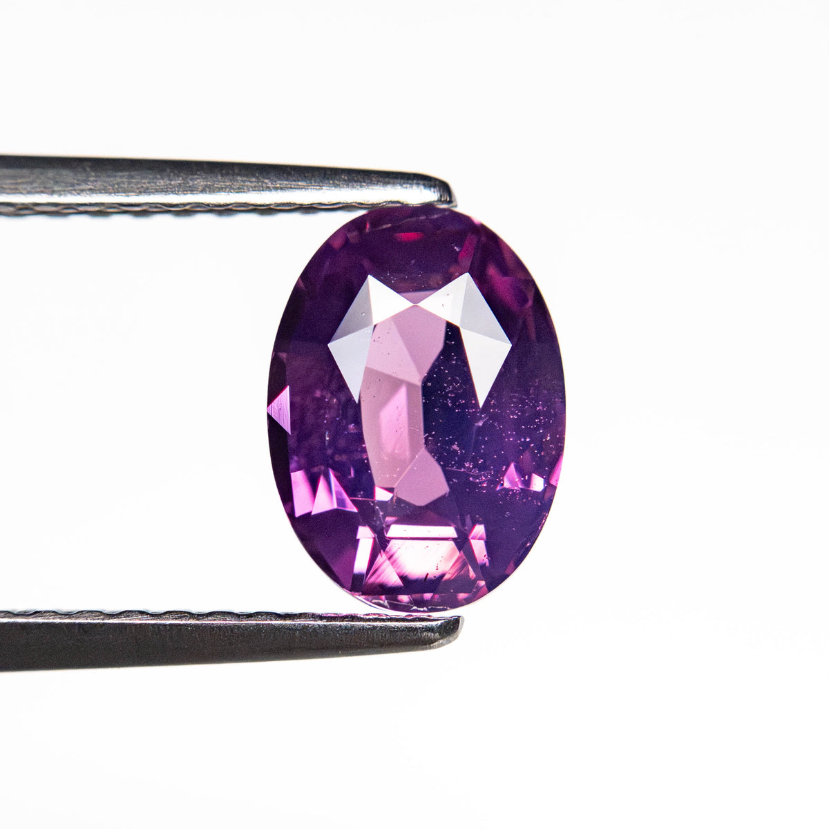 
            1.51ct 8.17x5.94x3.76mm Oval Brilliant Sapphire 25249-01