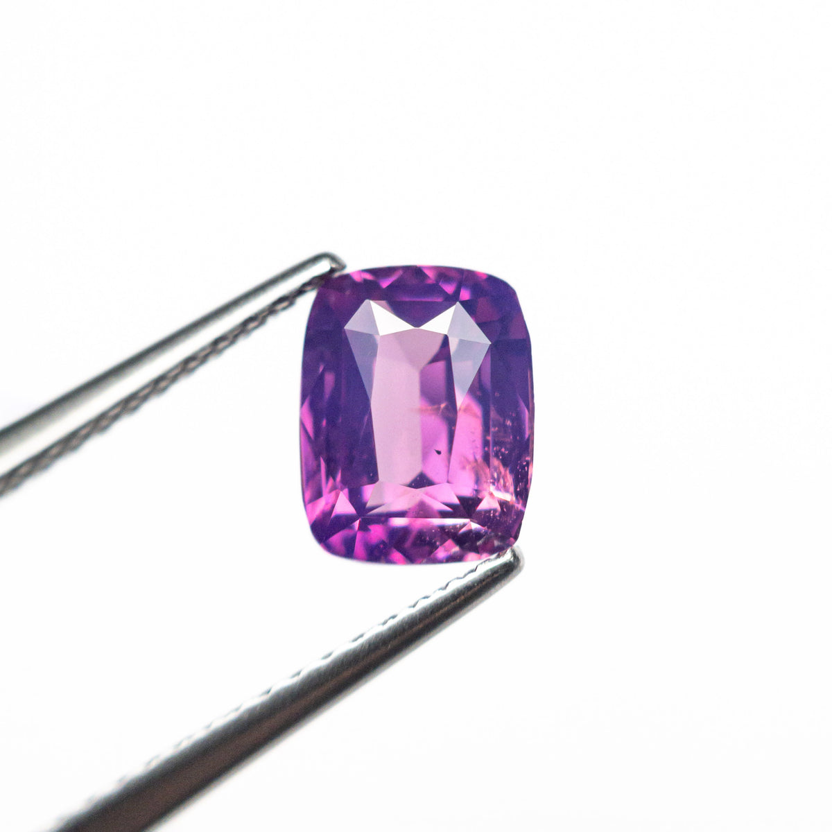 
            1.54ct 7.12x5.58x3.87mm Cushion Brilliant Sapphire 25274-01