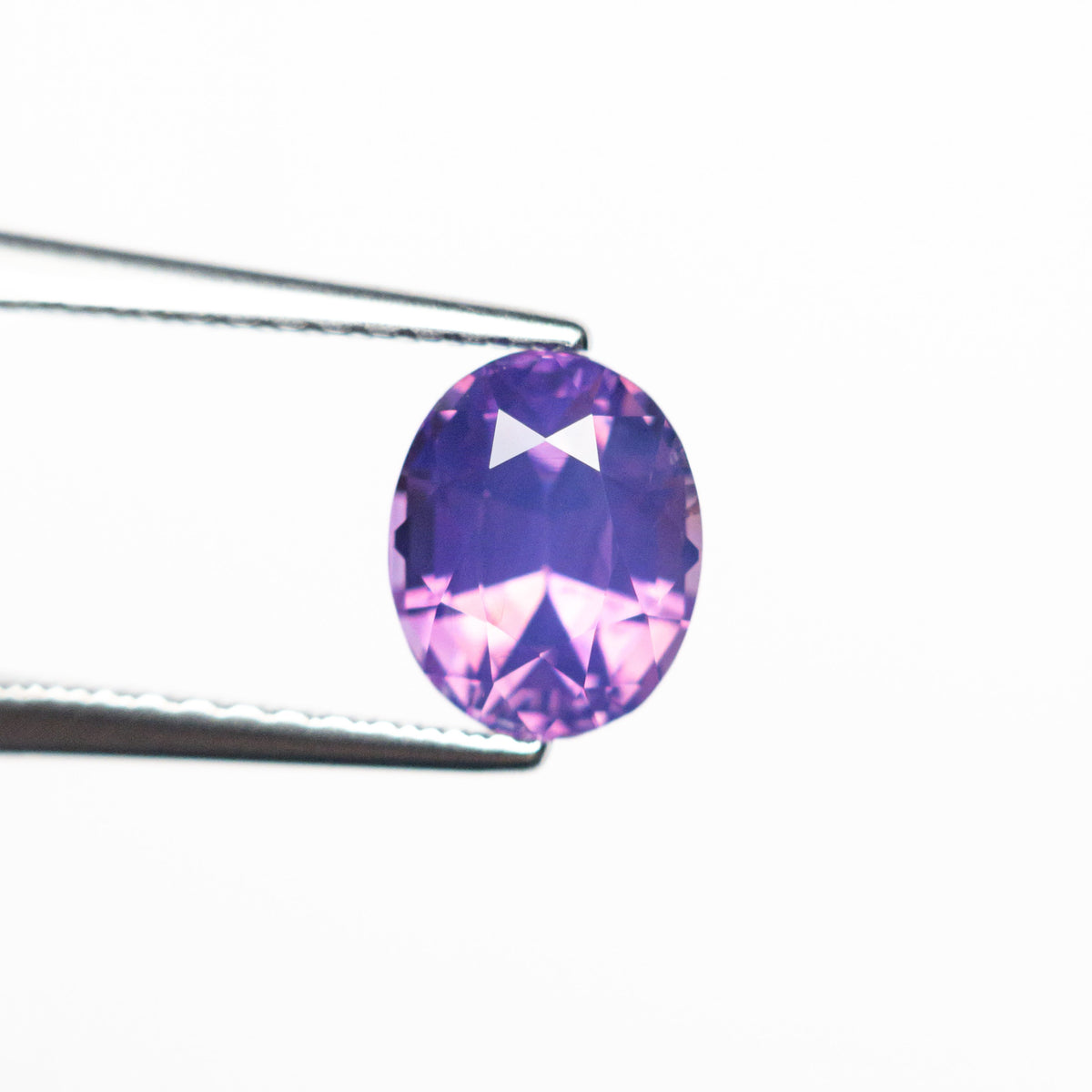 
            1.65ct 7.09x6.78x4.75mm Oval Brilliant Sapphire 25276-01