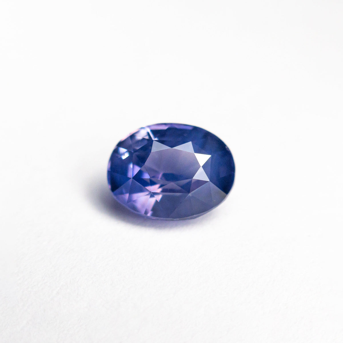 
            1.65ct 7.57x5.79x4.43mm Oval Brilliant Sapphire 25281-01