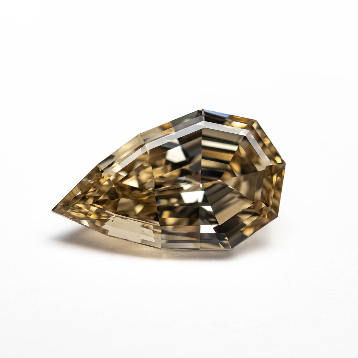 
            1.76ct 10.71x6.49x3.98mm GIA VVS2 Fancy Brown-Yellow Geo Pear Step Cut 25348-01 🇨🇦