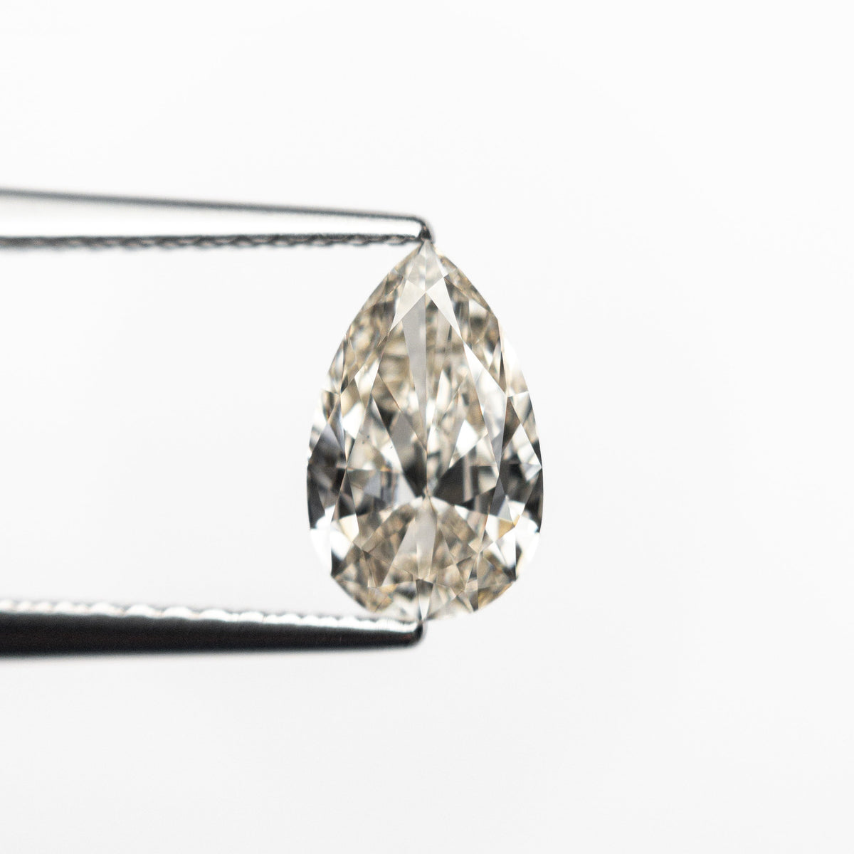 
            0.85ct 8.49x5.30x2.92mm VS2 M Pear Brilliant 🇨🇦 25349-03